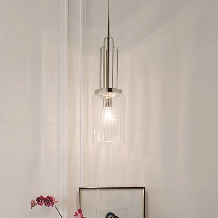 Kimrose Ø18 Nickel taklampa från Elstead Lighting - Dess geometriska former st&aring;r i fokus och f&ouml;rst&auml;rks av en elegant finish i polerad nickel.