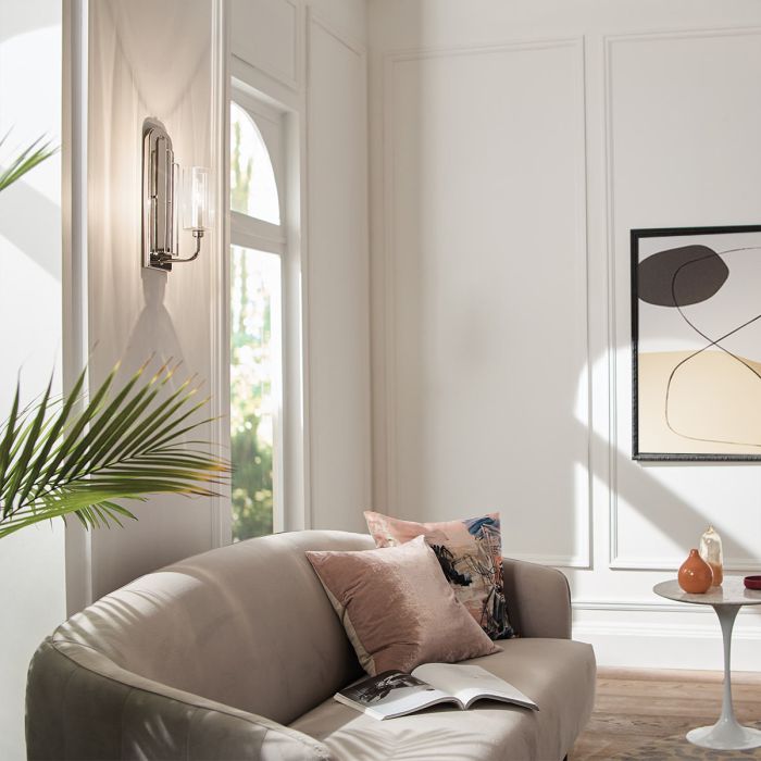 Kimrose 35cm Nickel vägglampa från Elstead Lighting - Dess geometriska former st&aring;r i fokus och f&ouml;rst&auml;rks av en elegant finish i polerad nickel.
