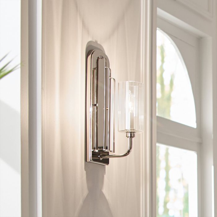 Kimrose 35cm Nickel vägglampa från Elstead Lighting - Dess geometriska former st&aring;r i fokus och f&ouml;rst&auml;rks av en elegant finish i polerad nickel.