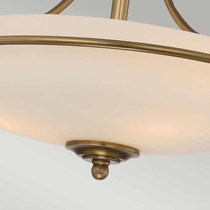 Griffin Ø42 Mässing plafond från Elstead Lighting - Den etsade sk&auml;rmen &auml;r vitm&aring;lad p&aring; insidan, vilket sprider ljuset j&auml;mnt och skapar en behaglig belysning i hemmet.