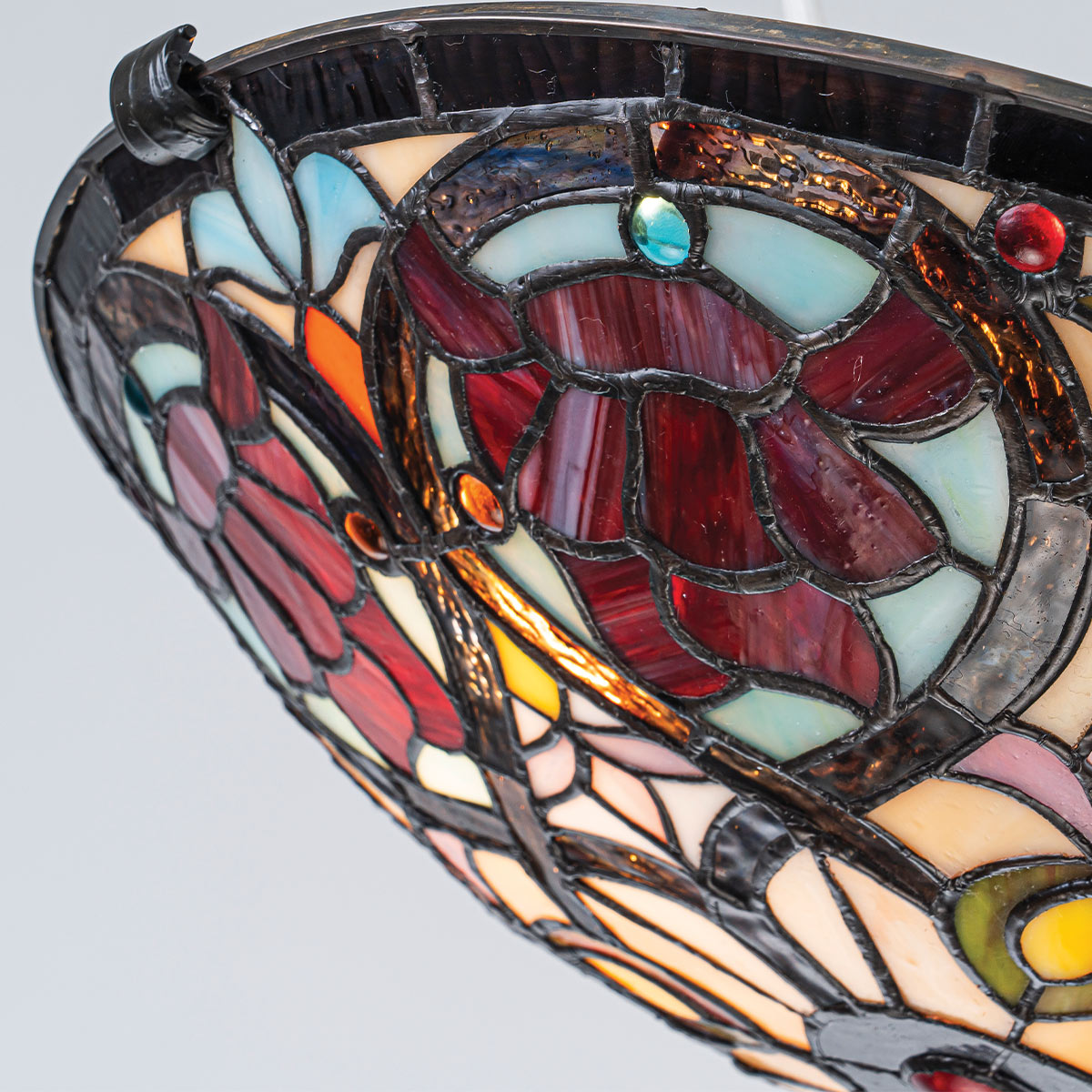 Larissa Ø42 Flerfärgad från Elstead Lighting - Larissa &auml;r en dekorativ plafond i klassisk Tiffany-stil, tillverkad av st&aring;l med en elegant finish i vintagebrons.