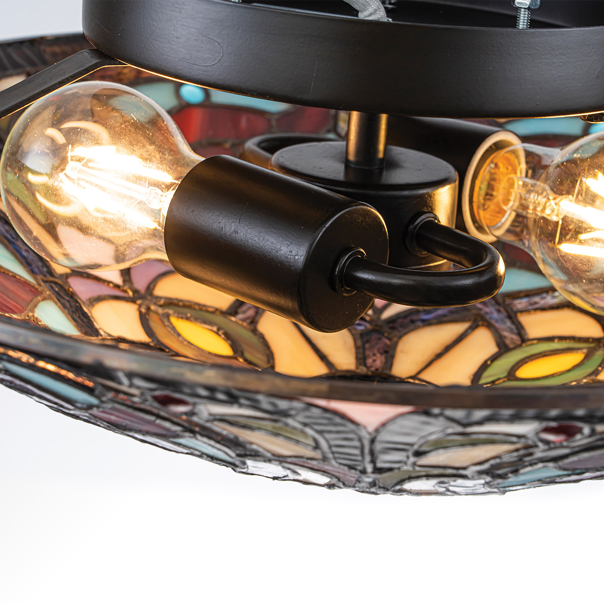 Larissa Ø42 Flerfärgad från Elstead Lighting - Larissa &auml;r en dekorativ plafond i klassisk Tiffany-stil, tillverkad av st&aring;l med en elegant finish i vintagebrons.