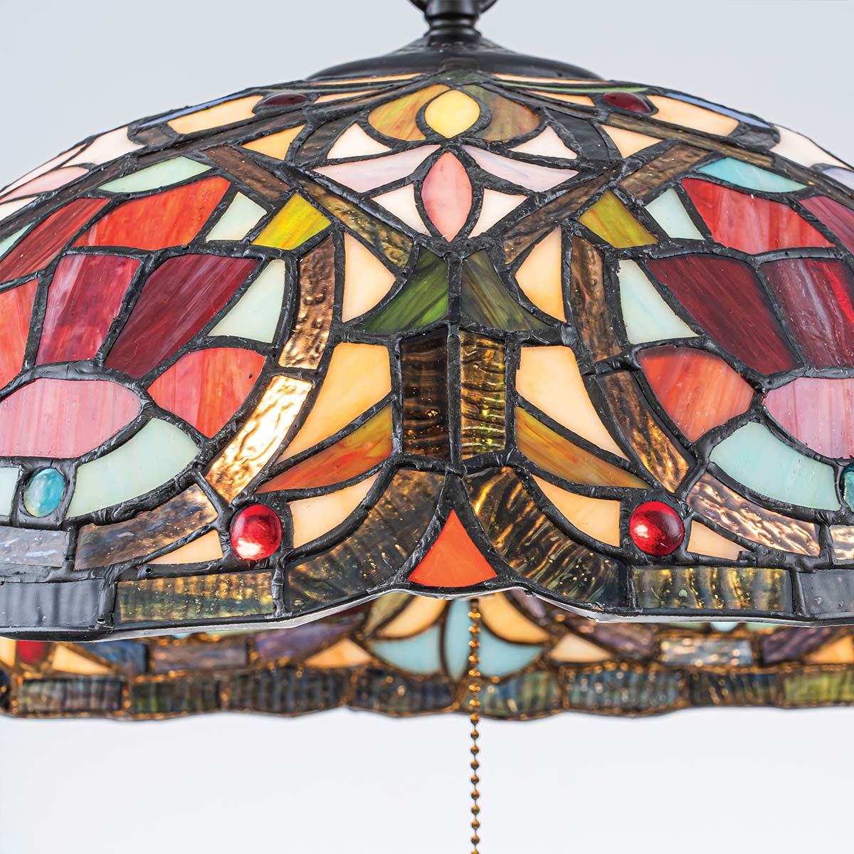 Larissa Ø38 Flerfärgad från Elstead Lighting - Larissa &auml;r en dekorativ takpendel i klassisk Tiffany-stil, tillverkad av st&aring;l med en vacker finish i vintagebrons.