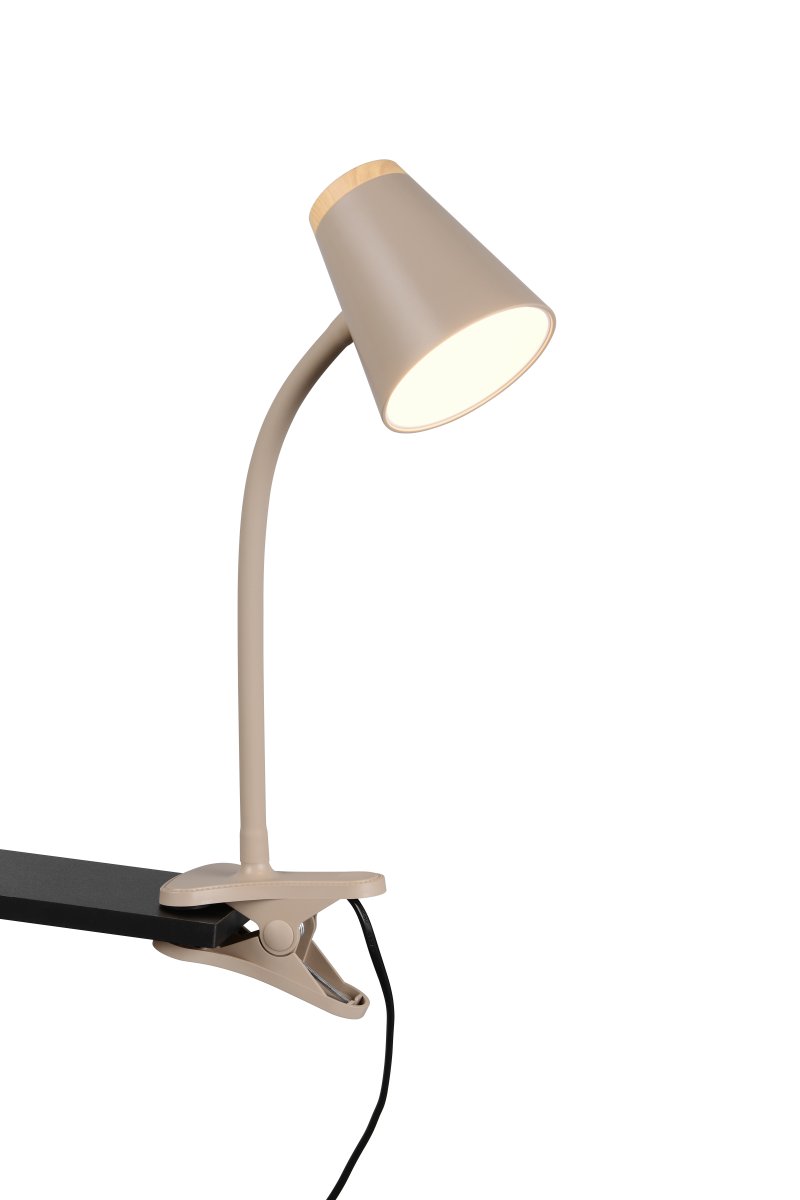 Pongo Beige klämlampa från Trio Lighting - Pongo &auml;r en modern kl&auml;mlampa med dekorativa tr&auml;detaljer.