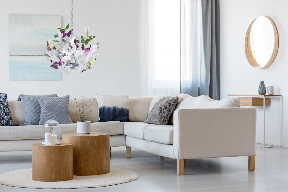 Butterfly Ø50 Flerfärgad barnlampa från Trio Lighting - Lampan med en diameter p&aring; 50cm och en maximal upph&auml;ngningsl&auml;ngd p&aring; 150cm kan utformas antingen enf&auml;rgat och monokromt eller med f&auml;rgstarka accenter med hj&auml;lp av de bifogade fj&auml;rilarna.