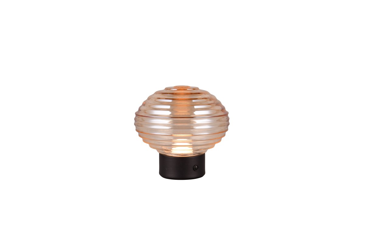 Earl 14cm Amber portabel från Trio Lighting - Tack vare det integrerade uppladdningsbara batteriet kan den placeras flexibelt &ouml;verallt d&auml;r man vill skapa en avslappnad atmosf&auml;r och med sin l&aring;ga h&ouml;jd p&aring; bara 14cm kan de enkelt placeras p&aring; alla hyllor.