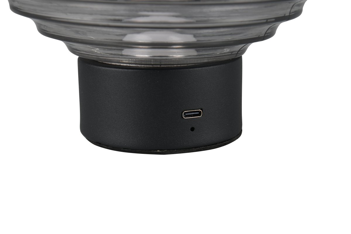 Earl 14cm Rökfärgad portabel från Trio Lighting - Tack vare det integrerade uppladdningsbara batteriet kan den placeras flexibelt &ouml;verallt d&auml;r man vill skapa en avslappnad atmosf&auml;r och med sin l&aring;ga h&ouml;jd p&aring; bara 14cm kan de enkelt placeras p&aring; alla hyllor.