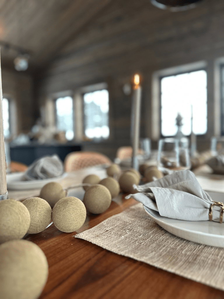 Irislights Sand Beige 20 bollar Sand från Irislights - Skapa en mysig och dekorativ st&auml;mning med denna ljusslinga med bollar i m&ouml;rk beige f&auml;rg fr&aring;n Irislights.