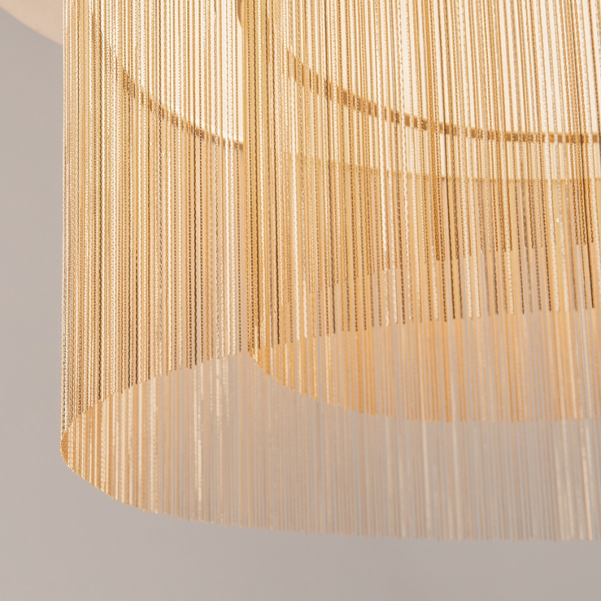 Imaginary Ø55 Guld plafond från Maytoni - Imaginary &auml;r en elegant plafond i metall med lyxig guldfinish och dekorativa kedjedetaljer som skapar ett mjukt och exklusivt intryck.