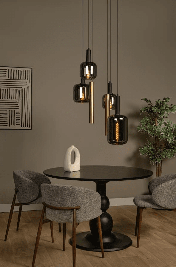 Joanet mix Ø65 Svart taklampa från Lucide - Pendlarna &auml;r justerbara i h&ouml;jd s&aring; du snyggt kan placera sk&auml;rmarna i olika h&ouml;jdniv&aring;er utefter smak och tycke.