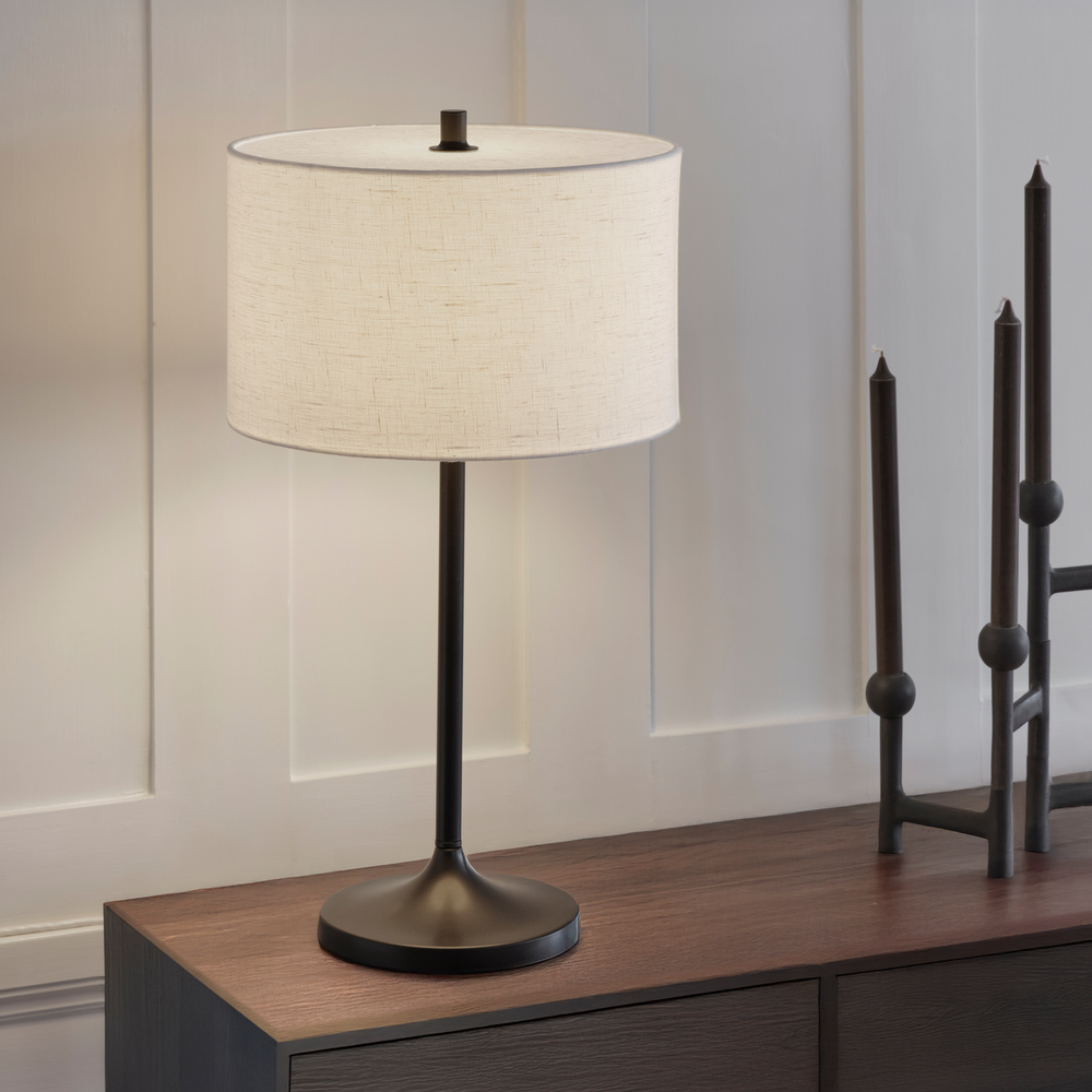 Soft 64cm Vit/brons bordslampa från Belid - Soft bordslampa &auml;r en stilren och harmonisk lampa med en sk&auml;rm i vitt, europeiskt odlat lin och en fot i metallisk bronsfinish.