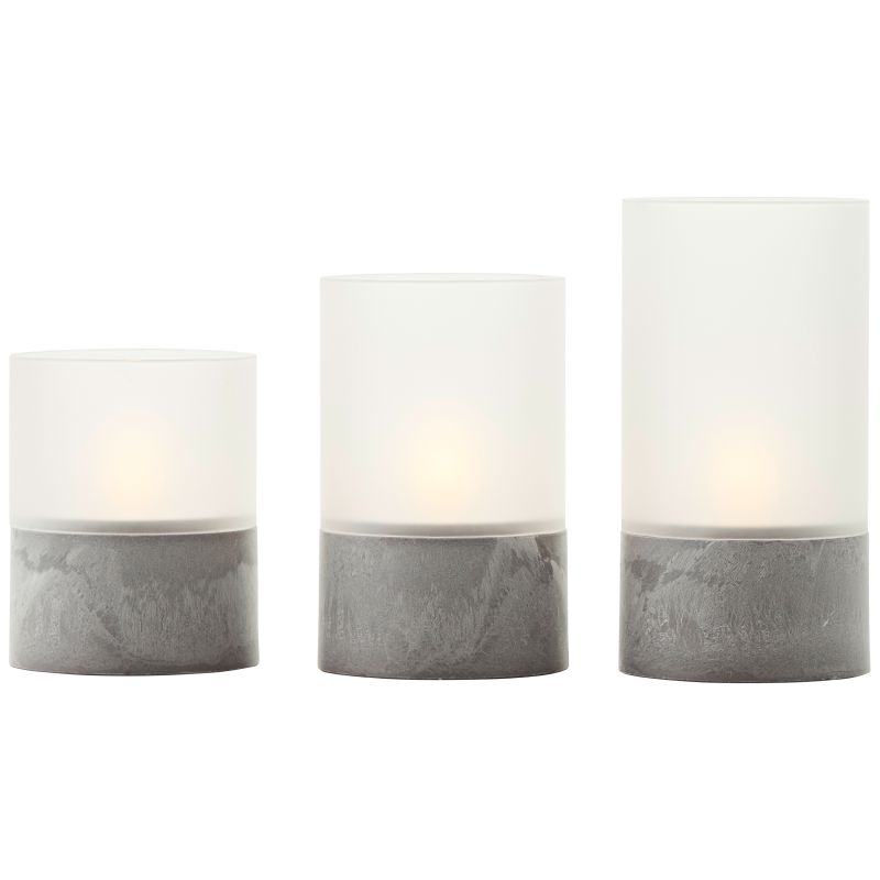 Bougie 3-pack Grå/vit från Brilliant - Bougie LED-ljus i 3-pack &auml;r en stilfull belysningsl&ouml;sning som skapar en varm och mysig atmosf&auml;r b&aring;de inne och ute.