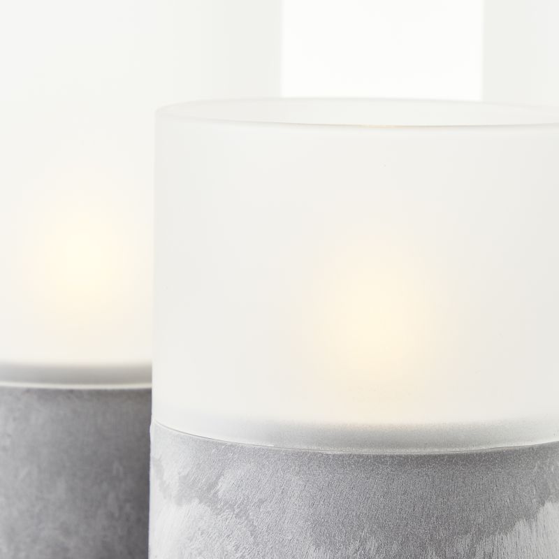 Bougie 3-pack Grå/vit från Brilliant - Bougie LED-ljus i 3-pack &auml;r en stilfull belysningsl&ouml;sning som skapar en varm och mysig atmosf&auml;r b&aring;de inne och ute.