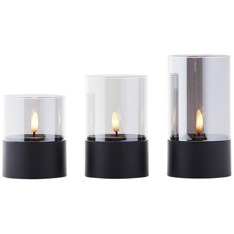 Bougie 3-pack Svart/Rökfärgad från Brilliant - Bougie LED-ljus i 3-pack &auml;r en stilfull belysningsl&ouml;sning som skapar en varm och mysig atmosf&auml;r b&aring;de inne och ute.