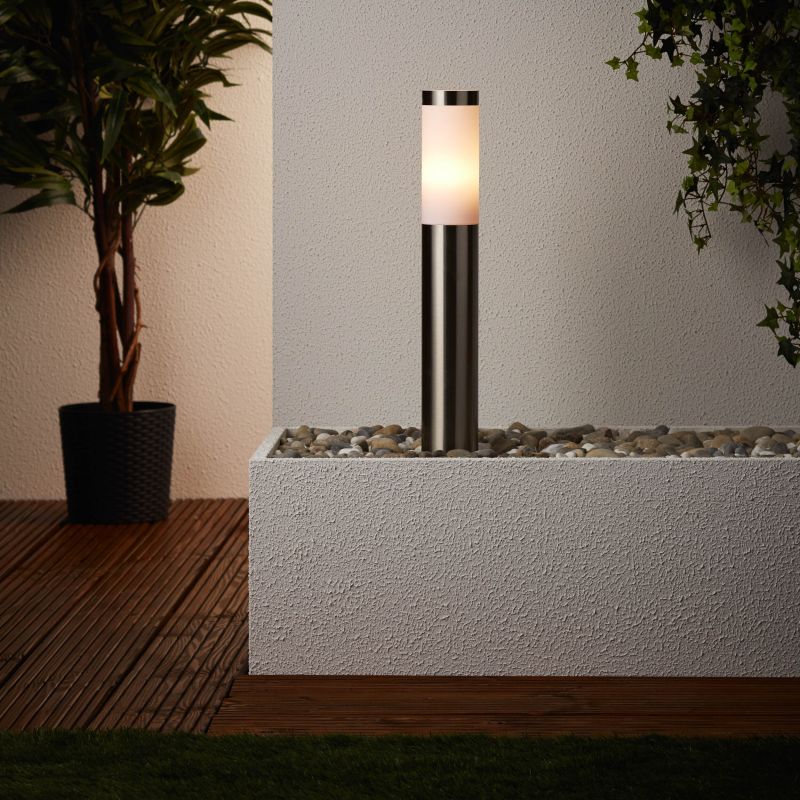 Chorus 50cm Stål pollare från Brilliant - Chorus &auml;r en stilren pollare designad f&ouml;r utomhusbruk och passar perfekt vid entr&eacute;er, uteplatser och g&aring;ngar.