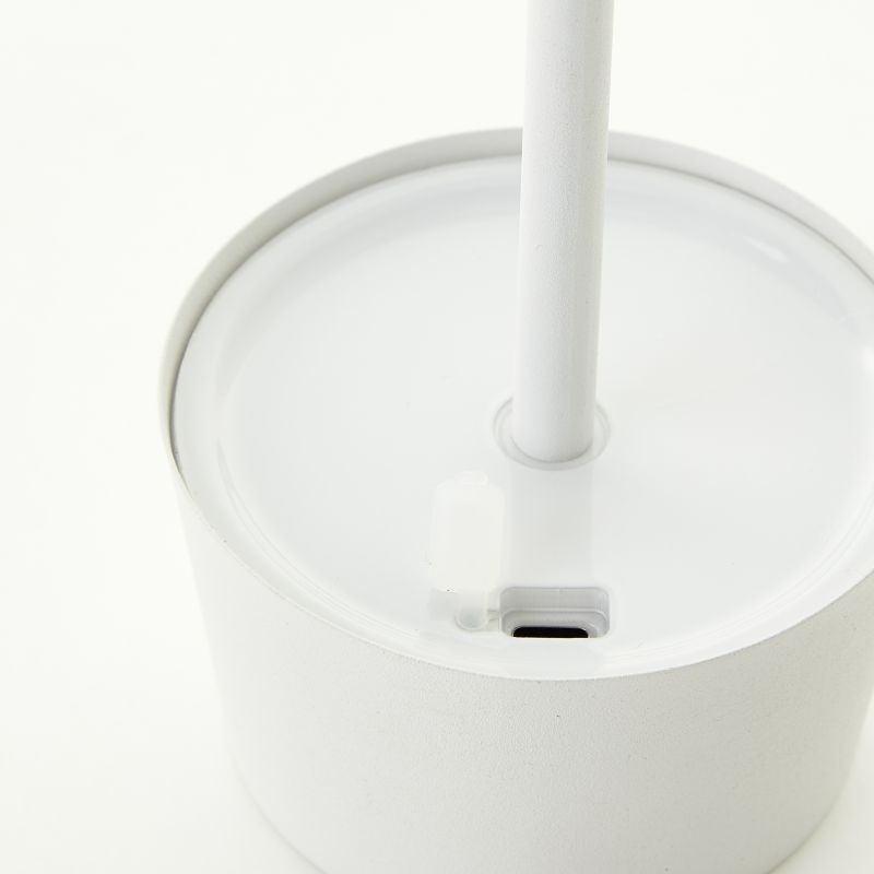 Jona 25cm Vit portabel från Brilliant - P&aring; ovansidan av sk&auml;rmen sitter en inbyggd 3-stegs dimmer som g&ouml;r att du enkelt kan justera ljuset i tre olika steg.