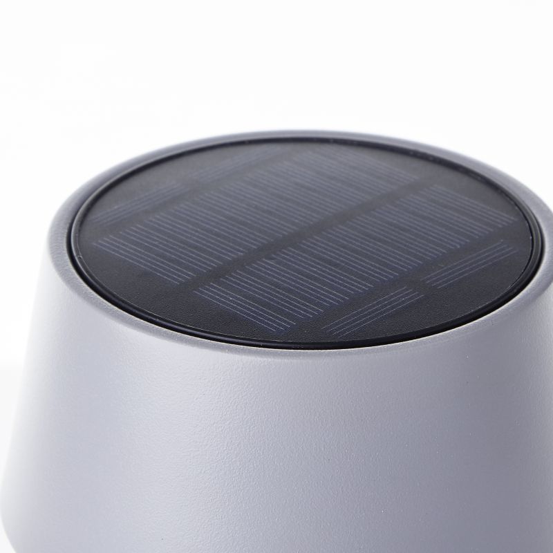 Picco 30cm Grå solcellslampa från Brilliant - Picco &auml;r en milj&ouml;v&auml;nlig, flexibel och stilfull belysningsl&ouml;sning som f&ouml;rvandlar din uteplats till en plats f&ouml;r avkoppling och atmosf&auml;r.