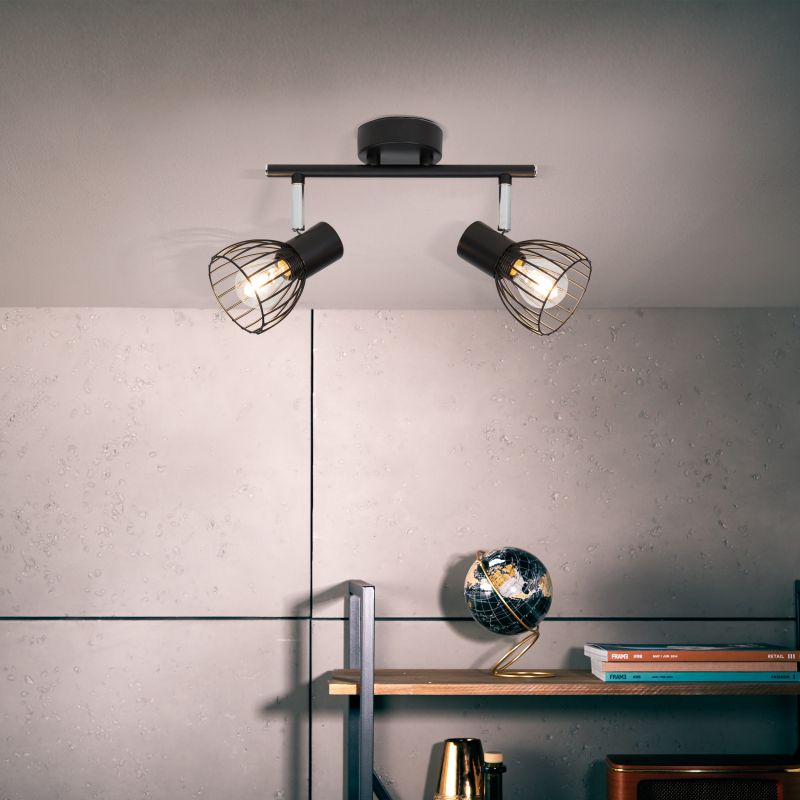 Blacky 2 Svart spotlight från Brilliant - Perfekt att anv&auml;nda ensam eller i kombination med flera spotlights f&ouml;r att skapa en dynamisk ljuss&auml;ttning i hemmet.