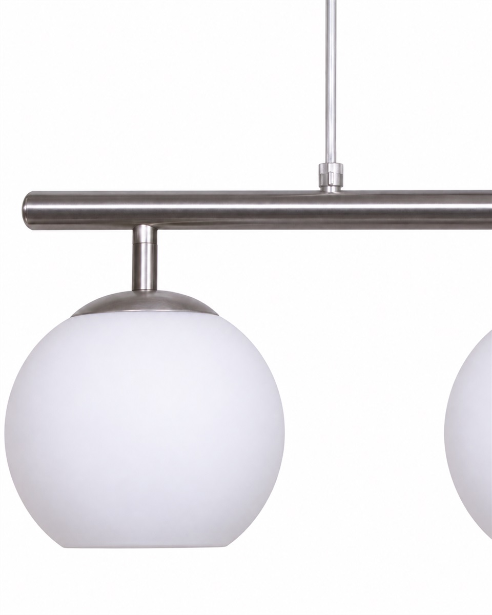 Globi 4 78cm Nickel taklampa från Nordic Lighting - Metallupph&auml;ngningen i matt nickelfinish ger ett elegant och grafiskt uttryck, medan de fyra runda kuporna i opalglas sprider ett behagligt och j&auml;mnt ljus i rummet.