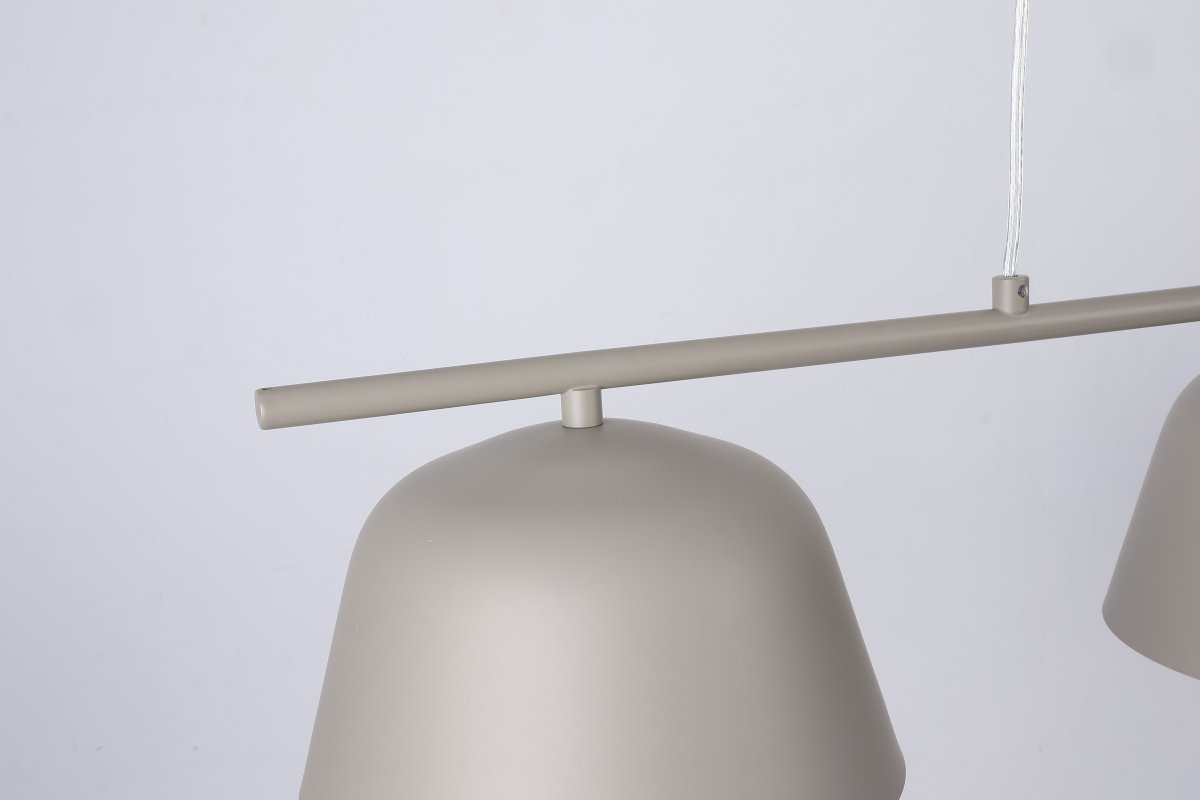 Pop 142cm Beige taklampa från Nordic Lighting - Pop &auml;r en stilren taklampa i metall med en mjuk, beige finish som ger ett lugnt och modernt intryck.