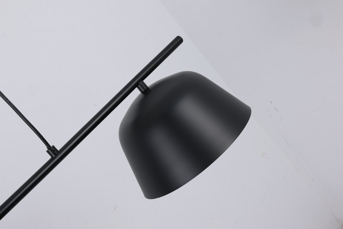 Pop 142cm Svart taklampa från Nordic Lighting - Pop &auml;r en stilren taklampa i metall med svart finish som ger ett lugnt och modernt intryck.