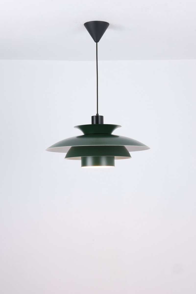 Stealth 2 Ø50 Grön taklampa från Nordic Lighting - Stealth &auml;r en klassisk takpendel med en stilren och tidl&ouml;s design.