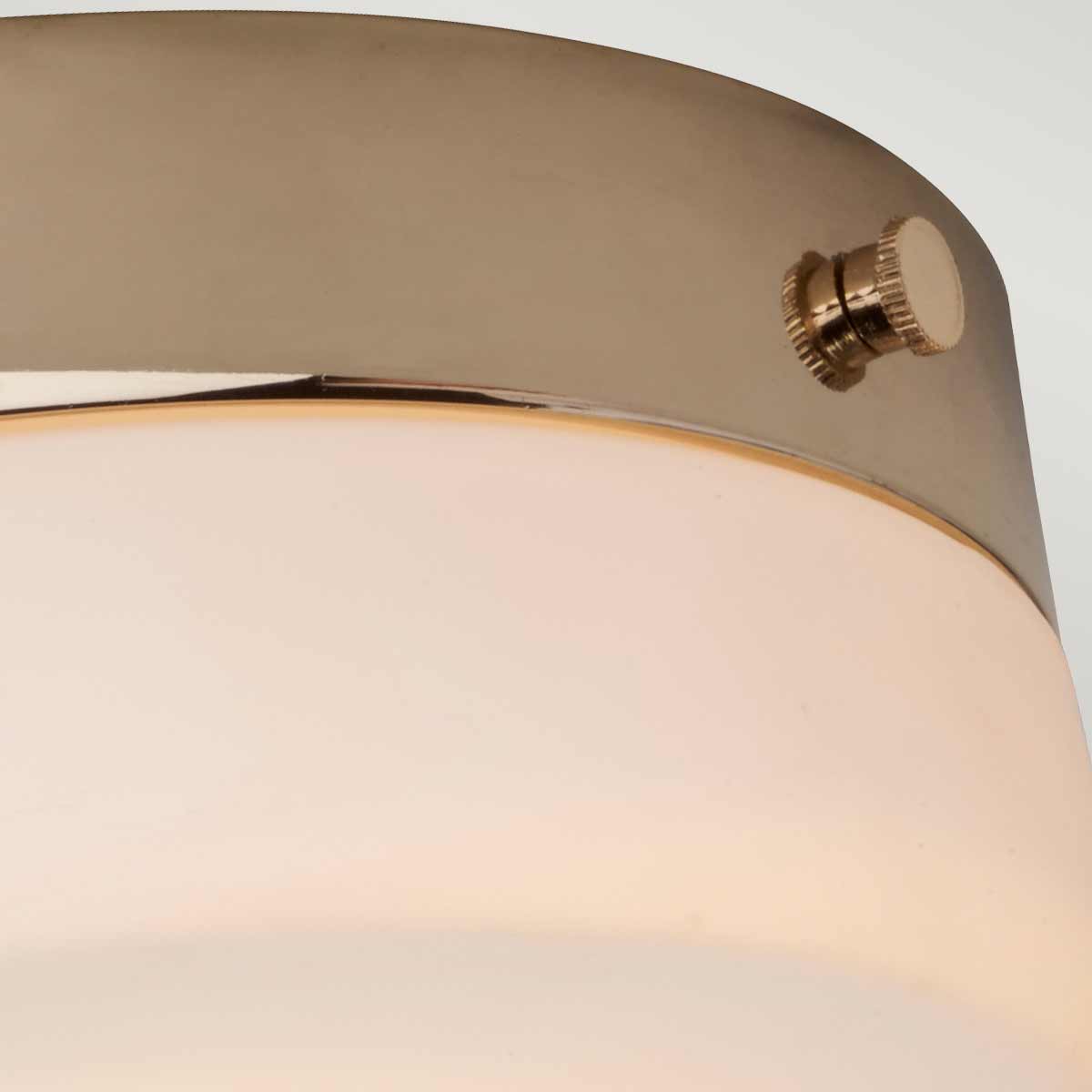 Tamar Ø24 Polerat guld badrumslampa från Elstead Lighting - Tamar plafond i polerad guld &auml;r en stilren och funktionell belysningsl&ouml;sning, perfekt f&ouml;r badrum tack vare IP44-klassningen, men &auml;ven l&auml;mplig f&ouml;r korridorer och rum med l&aring;gt i tak.