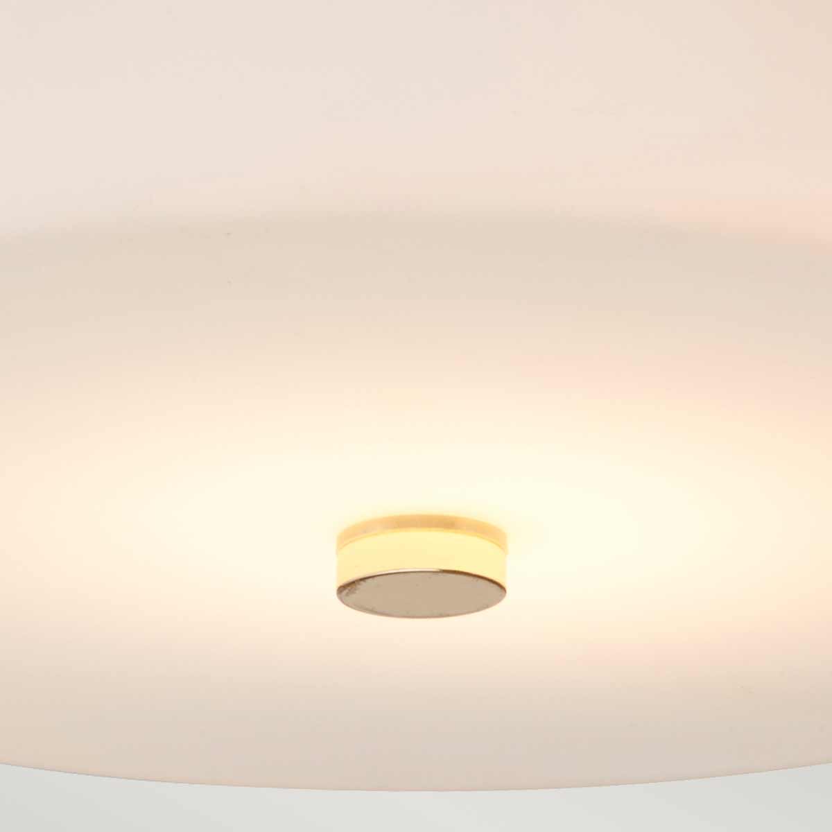 Tamar Ø24 Polerat guld badrumslampa från Elstead Lighting - Tamar plafond i polerad guld &auml;r en stilren och funktionell belysningsl&ouml;sning, perfekt f&ouml;r badrum tack vare IP44-klassningen, men &auml;ven l&auml;mplig f&ouml;r korridorer och rum med l&aring;gt i tak.