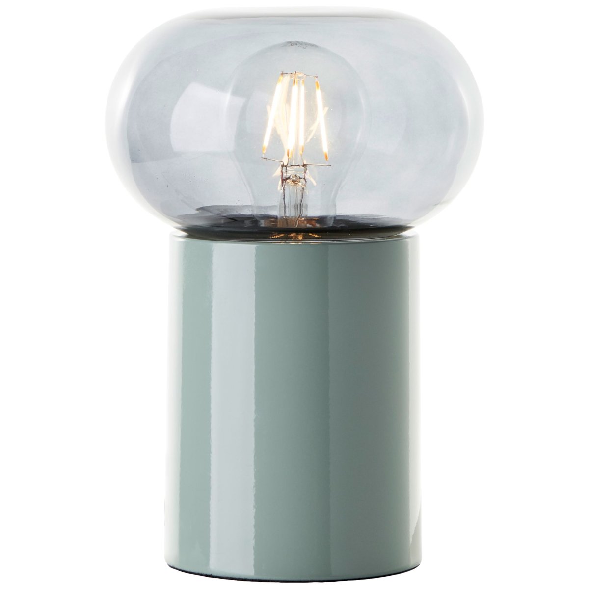 Knut 22cm Grön bordslampa från Brilliant - Den gr&ouml;na lampfoten ger ett fr&auml;scht och levande uttryck, medan den r&ouml;ktonade glaskupan skapar en mjuk och st&auml;mningsfull ljusspridning.