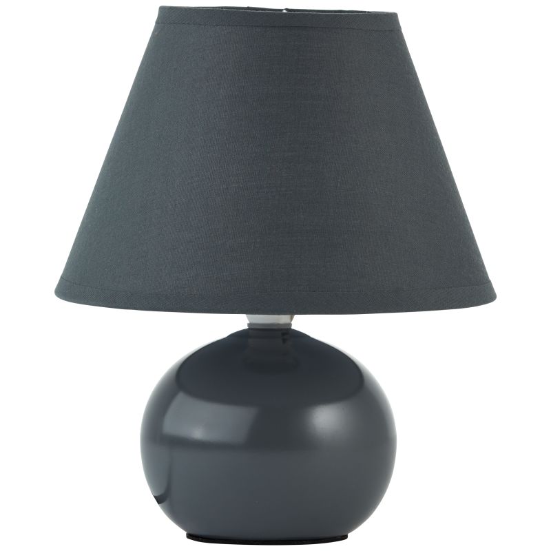 Primo 23cm Mörkgrå bordslampa från Brilliant - Den &auml;r tillverkad av textil och keramik och ger ett behagligt ljus.