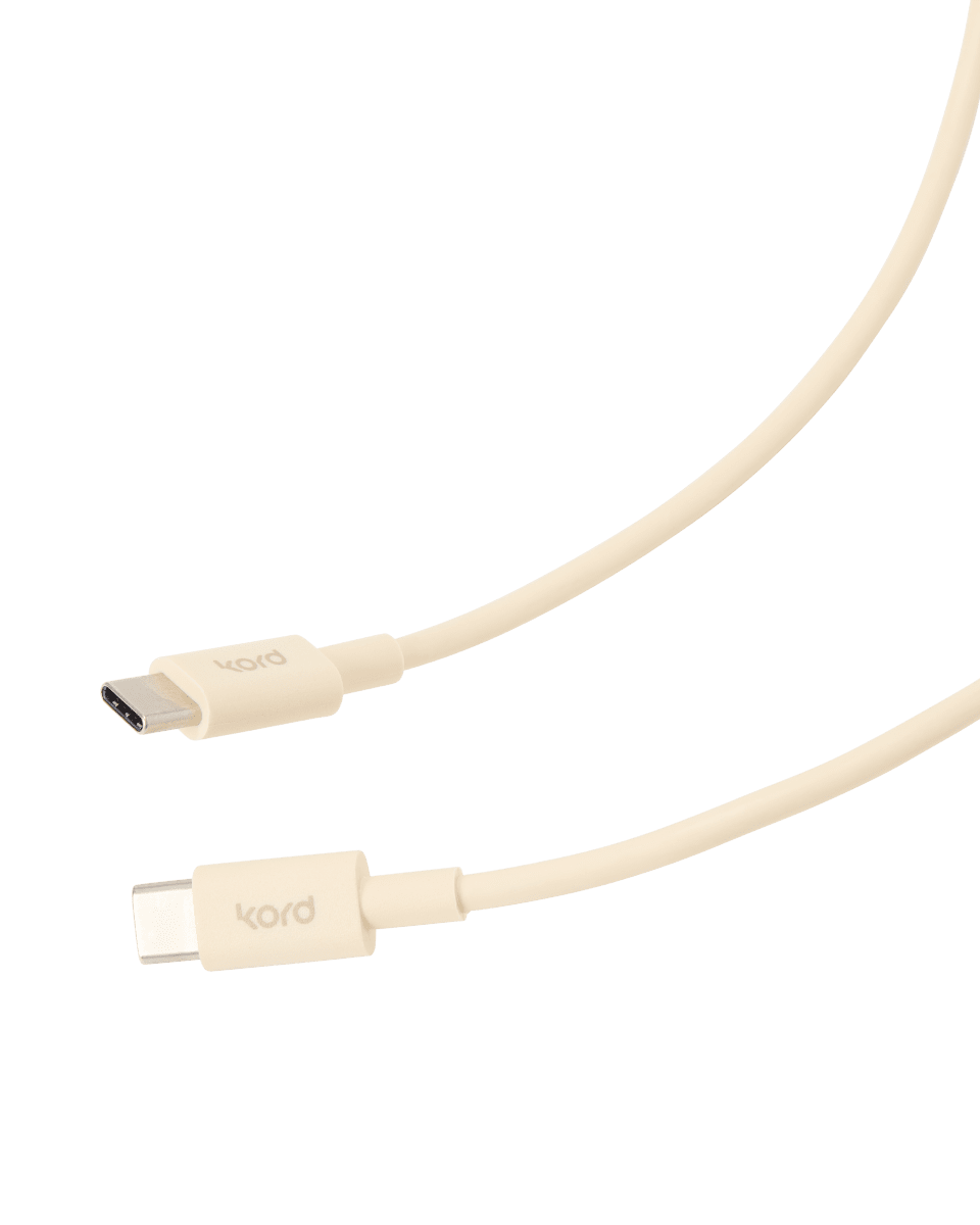 USB-C till USB-C Pearled Ivory från Kord - Universell kompatibilitet &ndash; Passar USB-C-enheter som mobiltelefoner, surfplattor och laptops med st&ouml;d f&ouml;r USB-C-laddning.