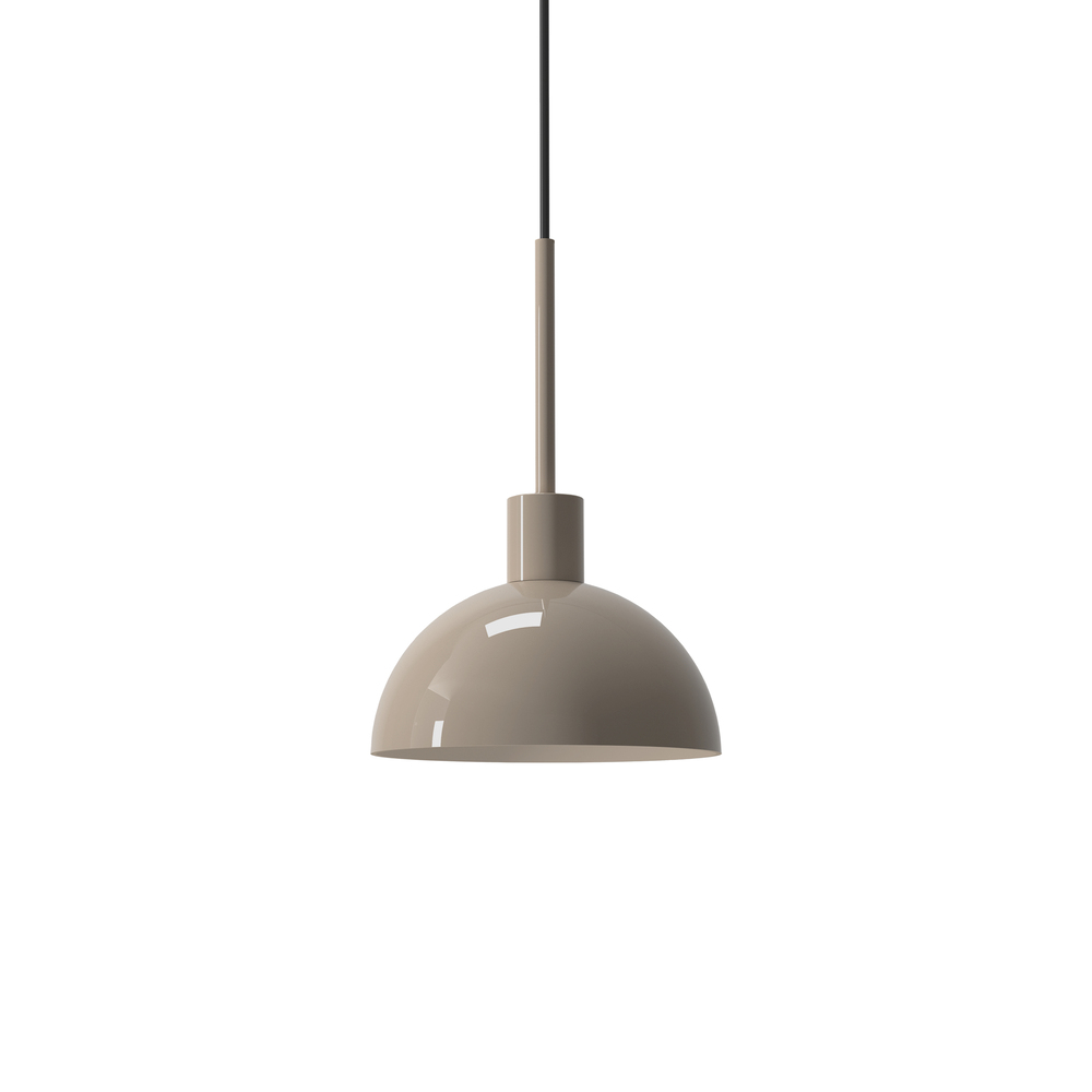 Vienda Ø20 Beige taklampa från Herstal - Vienda sprider ett behagligt ljus och passar fint &ouml;ver matbordet, k&ouml;ks&ouml;n eller som dekorativ belysning i sovrummet.