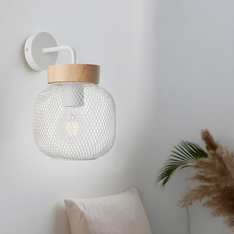 Giada 20cm Vit vägglampa från Brilliant - Giada v&auml;gglampa kombinerar modern design med naturliga inslag och skapar en varm och ombonad atmosf&auml;r i hemmet.