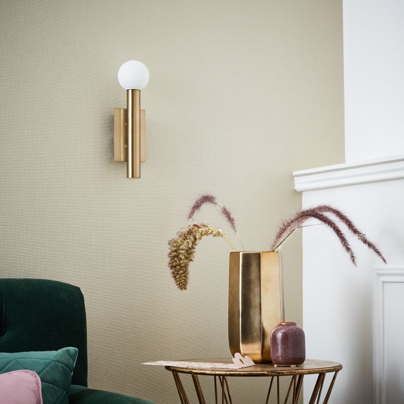 Lucky 25cm Antikmässing vägglampa från Brilliant - Lucky &auml;r en stilfull v&auml;gglampa som kan anv&auml;ndas b&aring;de som komplement till rummets allm&auml;nbelysning och som dekorativ st&auml;mningsbelysning.